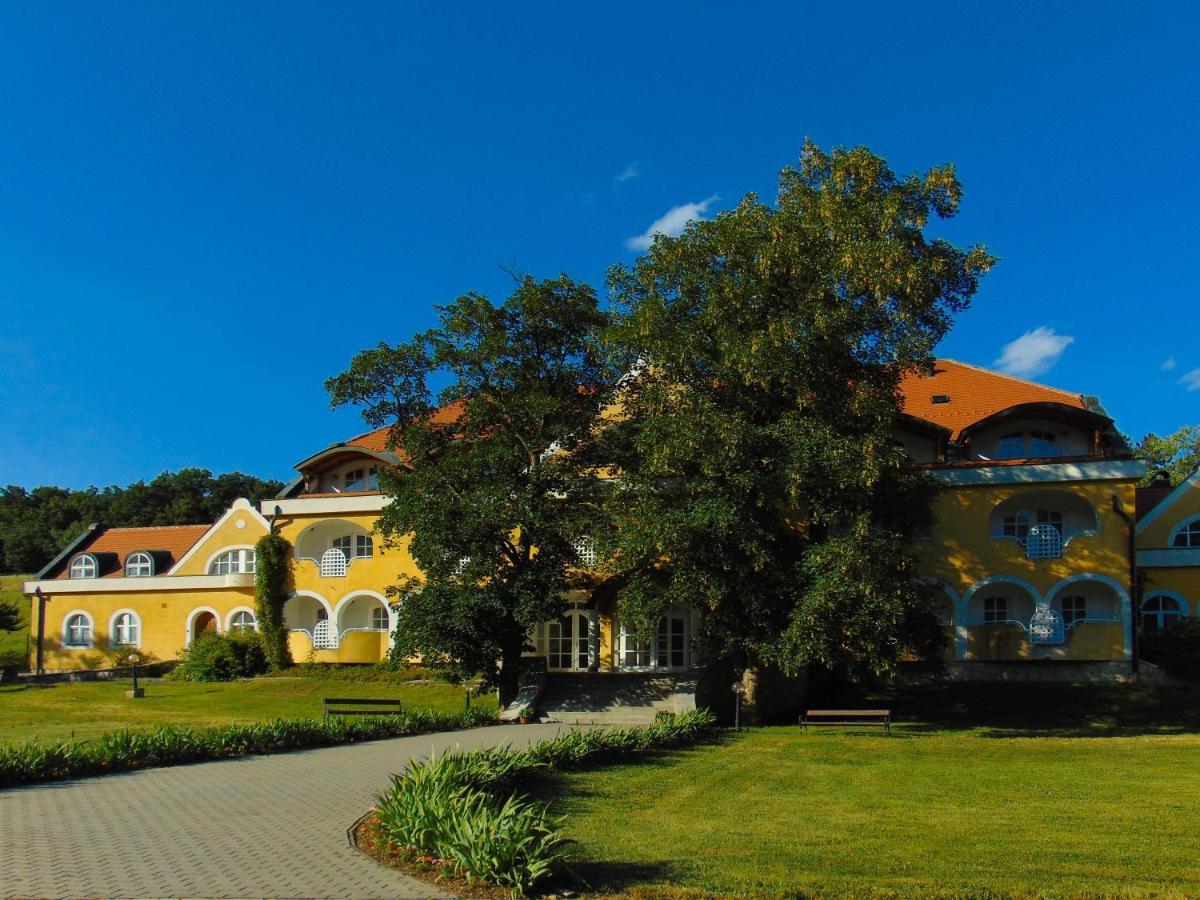 Cseri Kastelyszallo Tótvázsony Exteriör bild