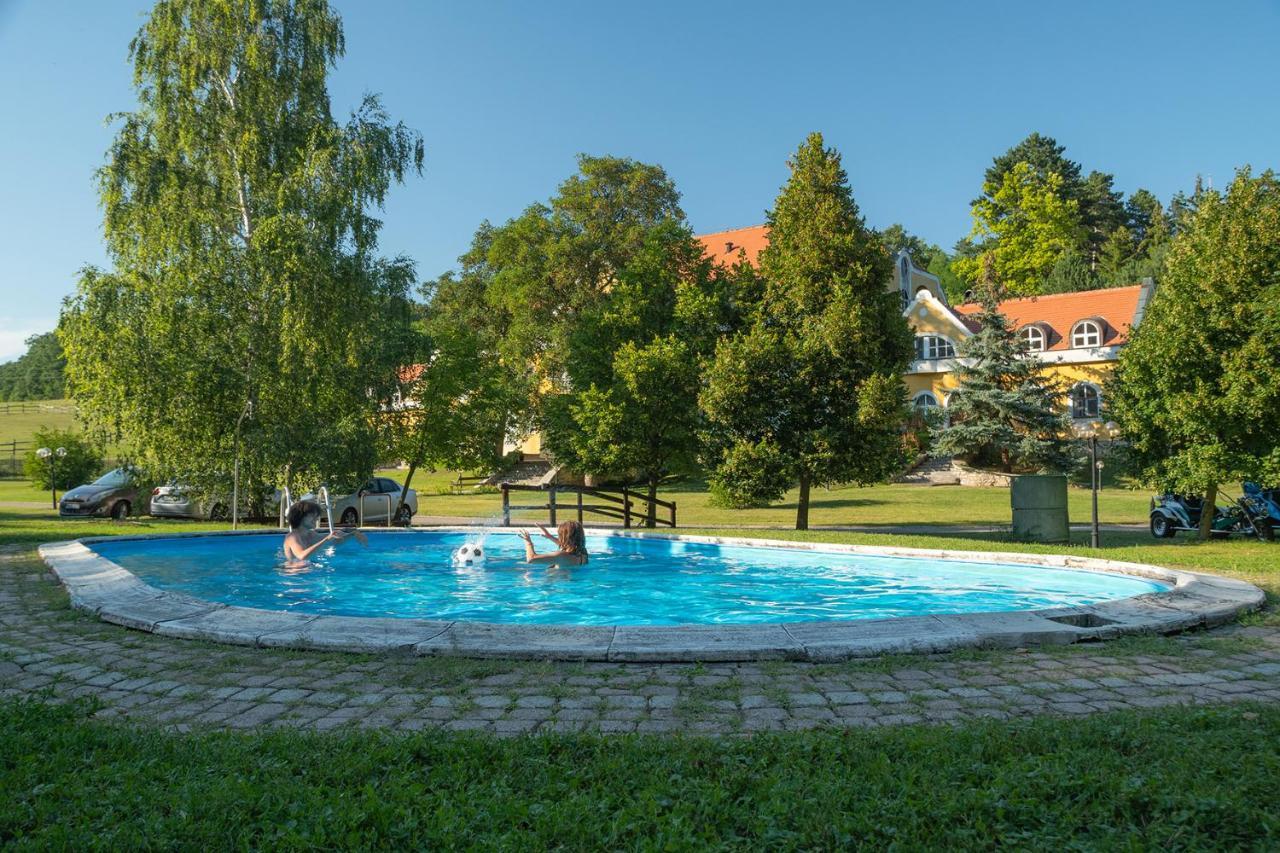 Cseri Kastelyszallo Tótvázsony Exteriör bild
