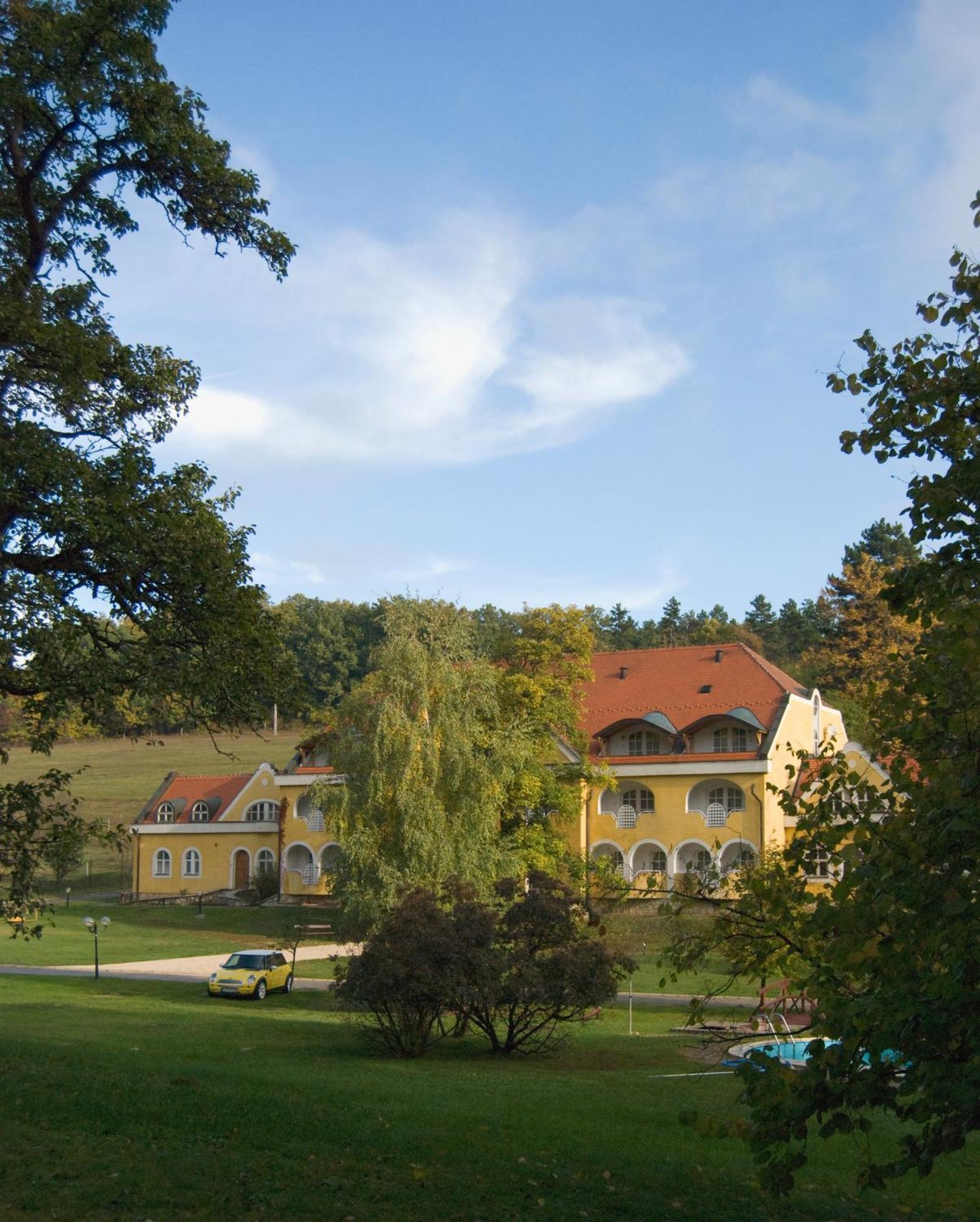 Cseri Kastelyszallo Tótvázsony Exteriör bild